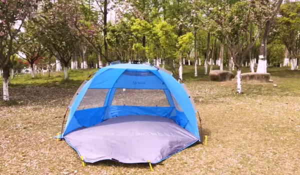 Outdoor Master Pop-up Beach Tent